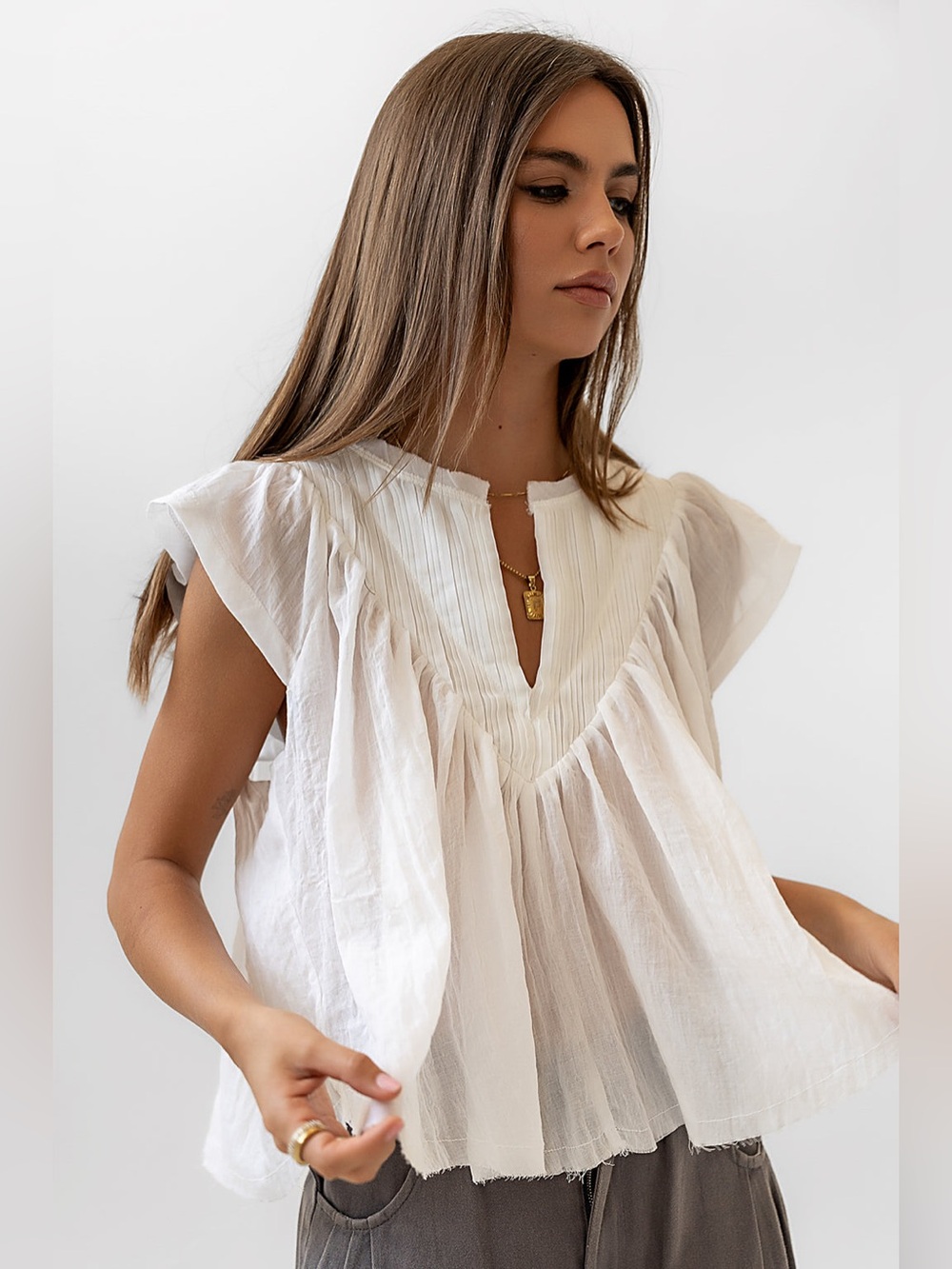 NWT Bohme Leia Flutter Sleeve Lightweight Pleated Blouse in Cream - Picture 1 of 12